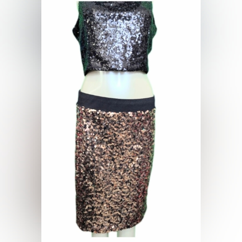 Torrid NWOT Gold Sequin Skirt With Black Elastic Waistband 1X